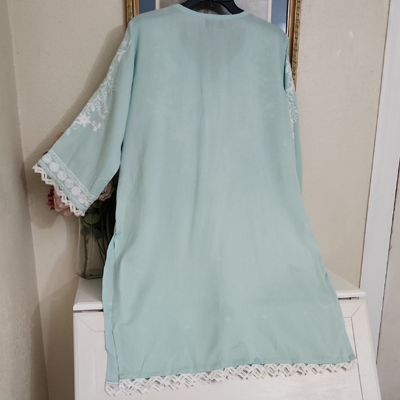 Panache Apparel Tag with Black and Gold Details - Picture 10 of 10